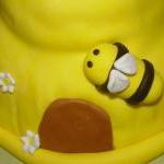 12 Fondant Bee & Flowers Cupcake..
