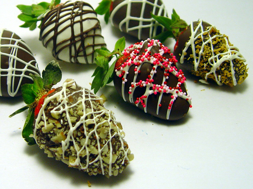 One Dozen (12) Gourmet Chocolate Covered Strawberries on Luulla