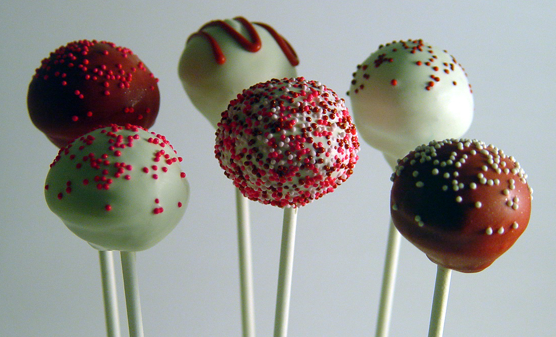 One Dozen Decorated Cake Pops on Luulla