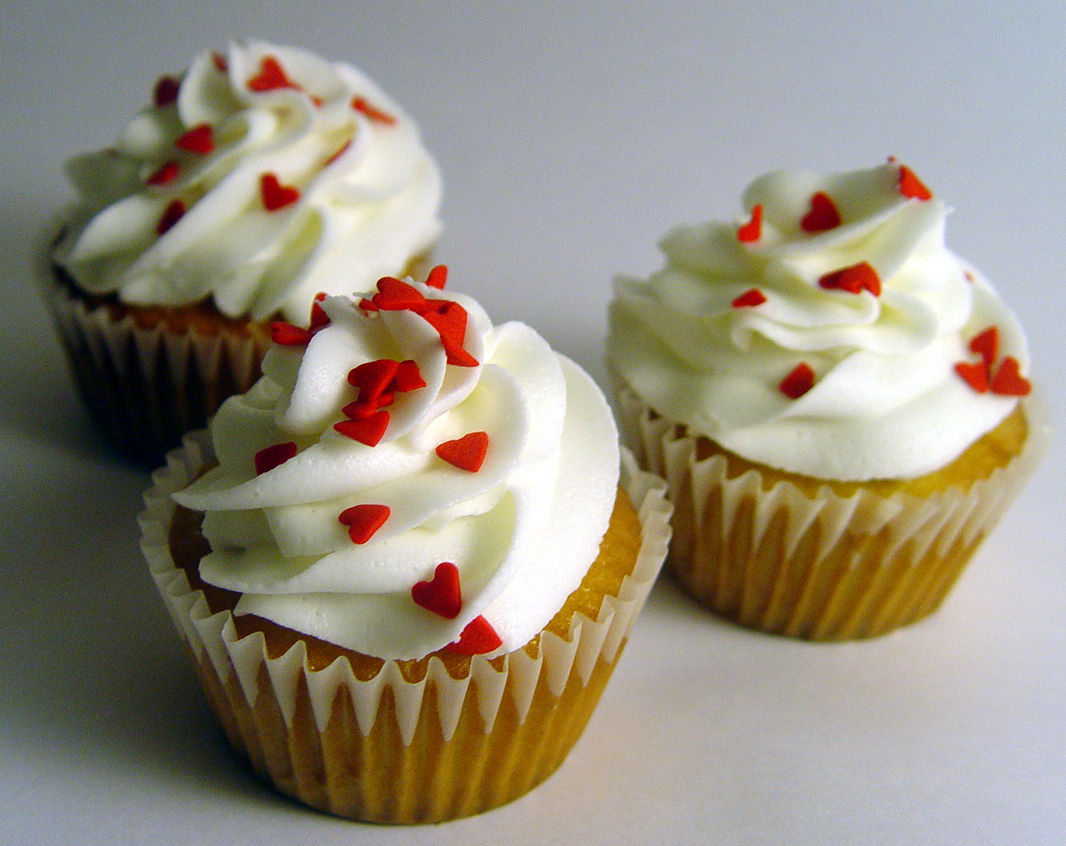 One Dozen (12) Valentine's Day Themed Cupcakes on Luulla