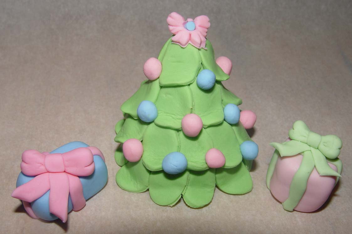 Fondant Christmas Tree & Presents Cake Topper on Luulla