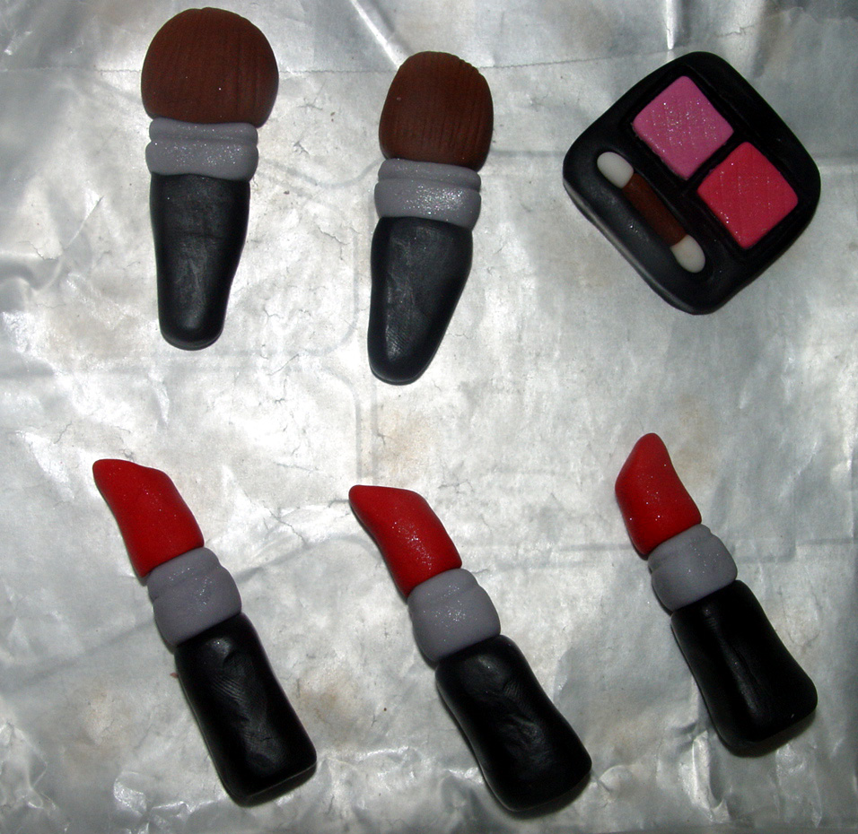 Fondant Makeup Bag Cake Topper on Luulla